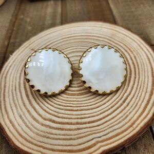 NEW! Vintage Round Goldtone and Mother of Pearl Clip-On Earrings